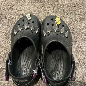 Black panther crocs youth 3 with adjustable back excellent condition